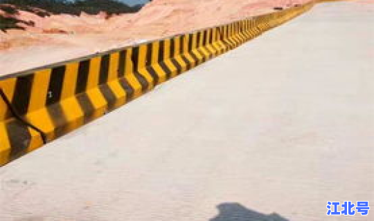 石家庄女孩隔离六次？石家庄水泥隔离墩厂家