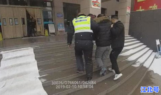 郑州一男子被困(郑州送困四天后续)