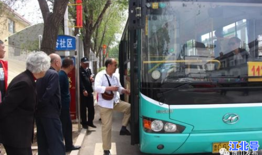 成都市公交免费乘车？成都60岁老人免费乘车规定