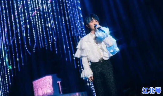 春晚《灯火里的中国》演唱者？灯火里的中国 原唱