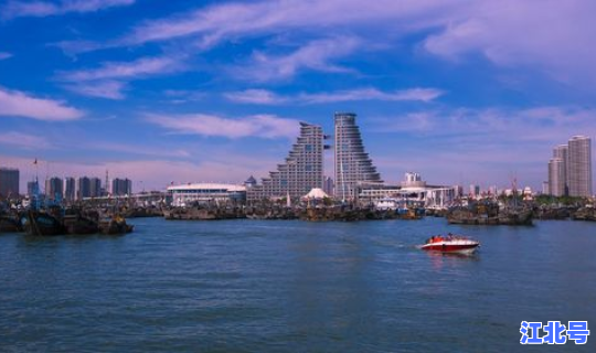 青岛哪个城市靠海？青岛旁边是什么海