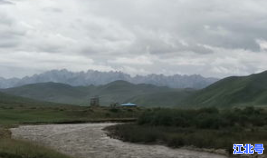 7月新疆自驾游，六月新疆旅游穿什么衣服