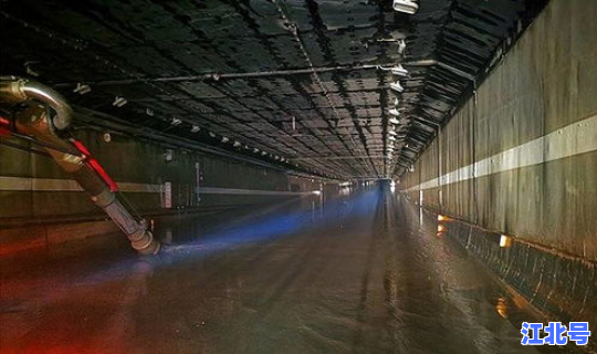 郑州京广路隧道打捞出两具遗体 京广隧道内部